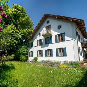  Apartment Landhauswohnung Mit Wildromantischem Garten