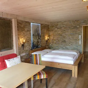  Apartment Gaestehaus Guggomos 